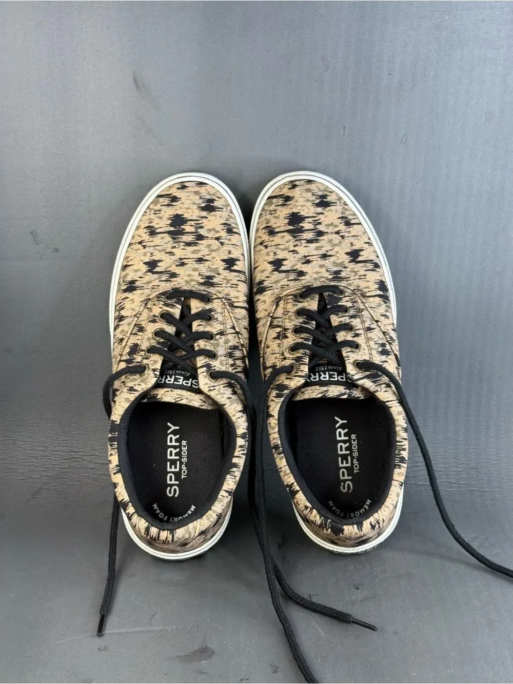 Sperry gently used